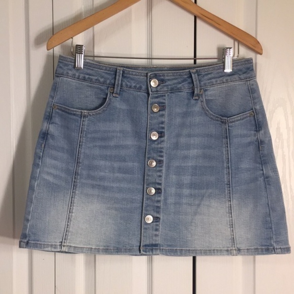 American Eagle Hi Rise A line skirt. Light wash 10